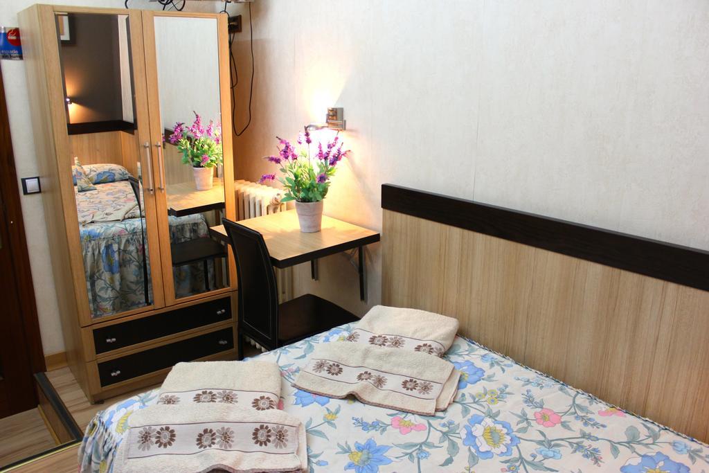 Hostal De La Torre Hostal Economico Valladolid Cameră foto