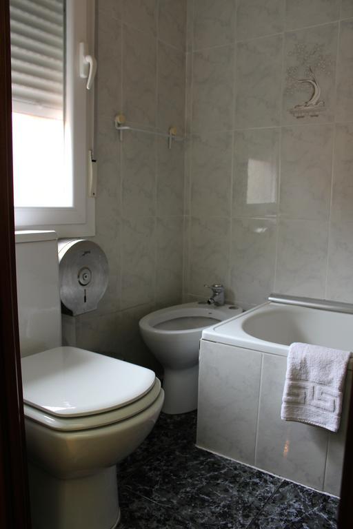 Hostal De La Torre Hostal Economico Valladolid Cameră foto